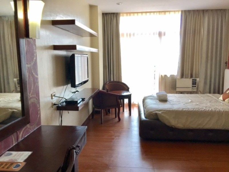 Oyo 159 San Remigio Pensionne Suites Cebu Екстериор снимка